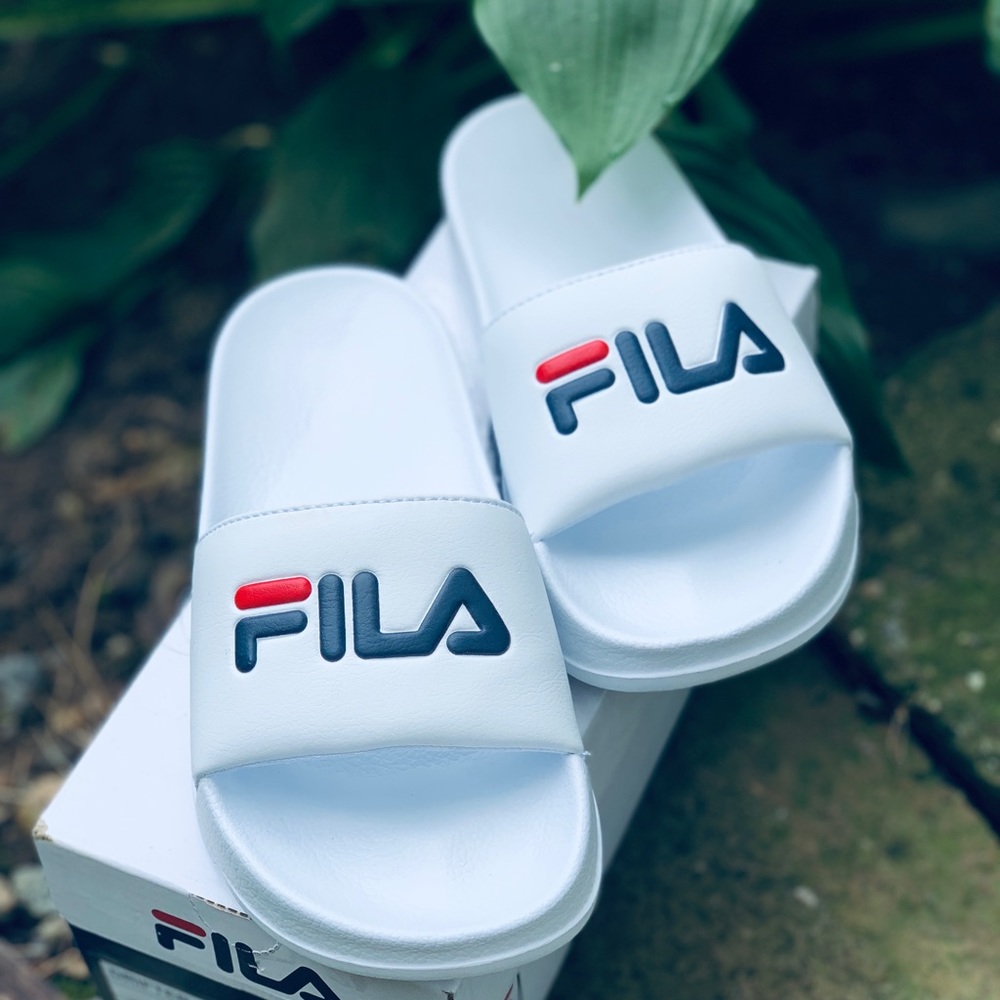 NWT Fila Slides